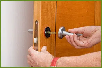 Neighborhood Locksmith Services Louisville, KY 502-667-4960 - 14-install-new-Lock